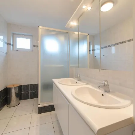 De Vakantieduinen Aan Zee By Interhome Mispelburg